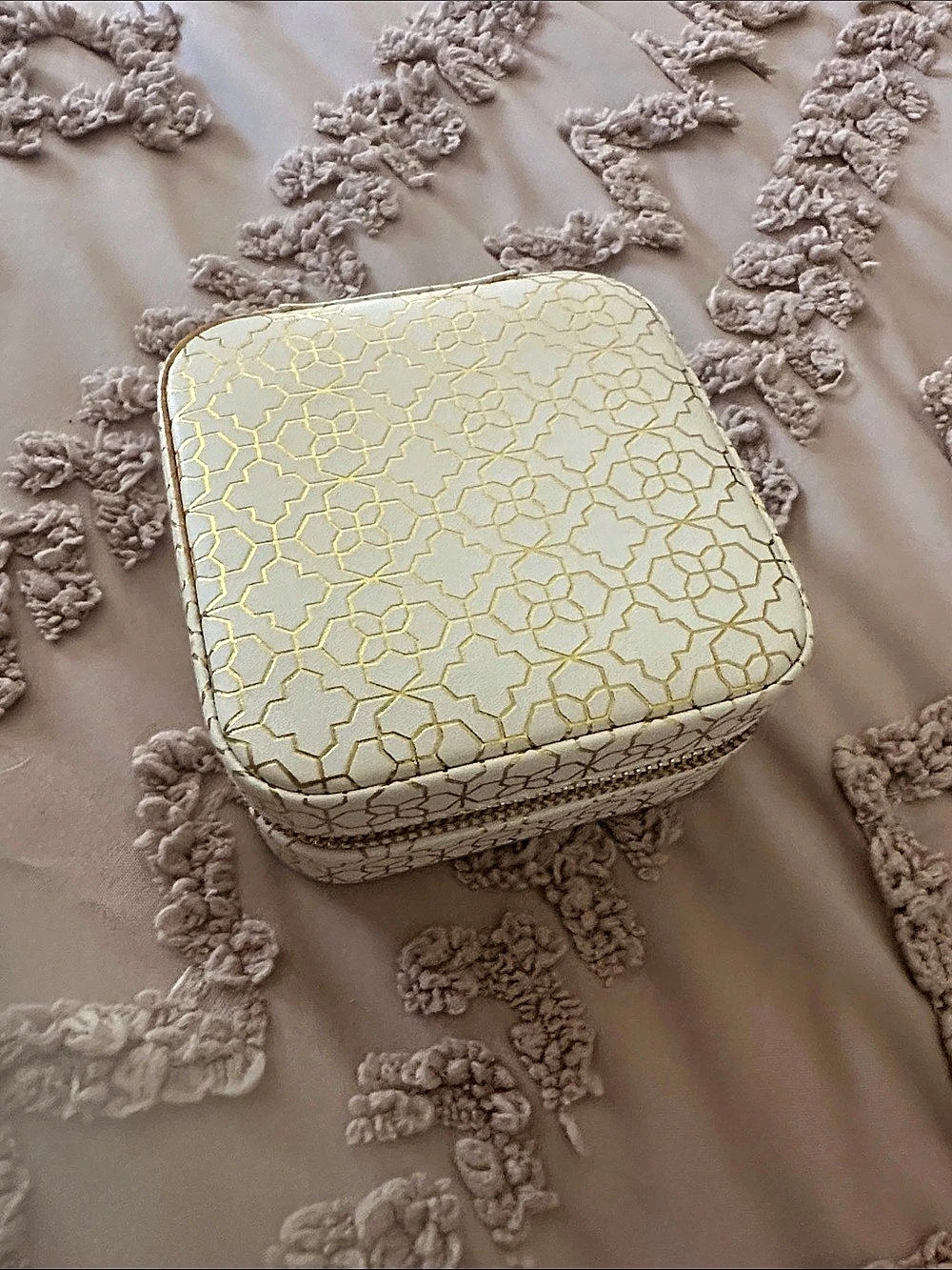 Kendra Scott Small Travel Jewelry Case Geometric Jewelry Organizer in White &